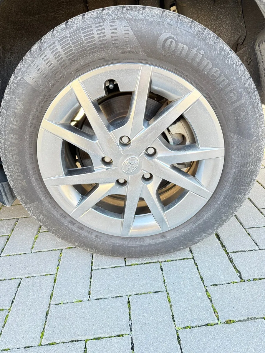 2020 Toyota Prius Alpha 7 Seater - Image 2