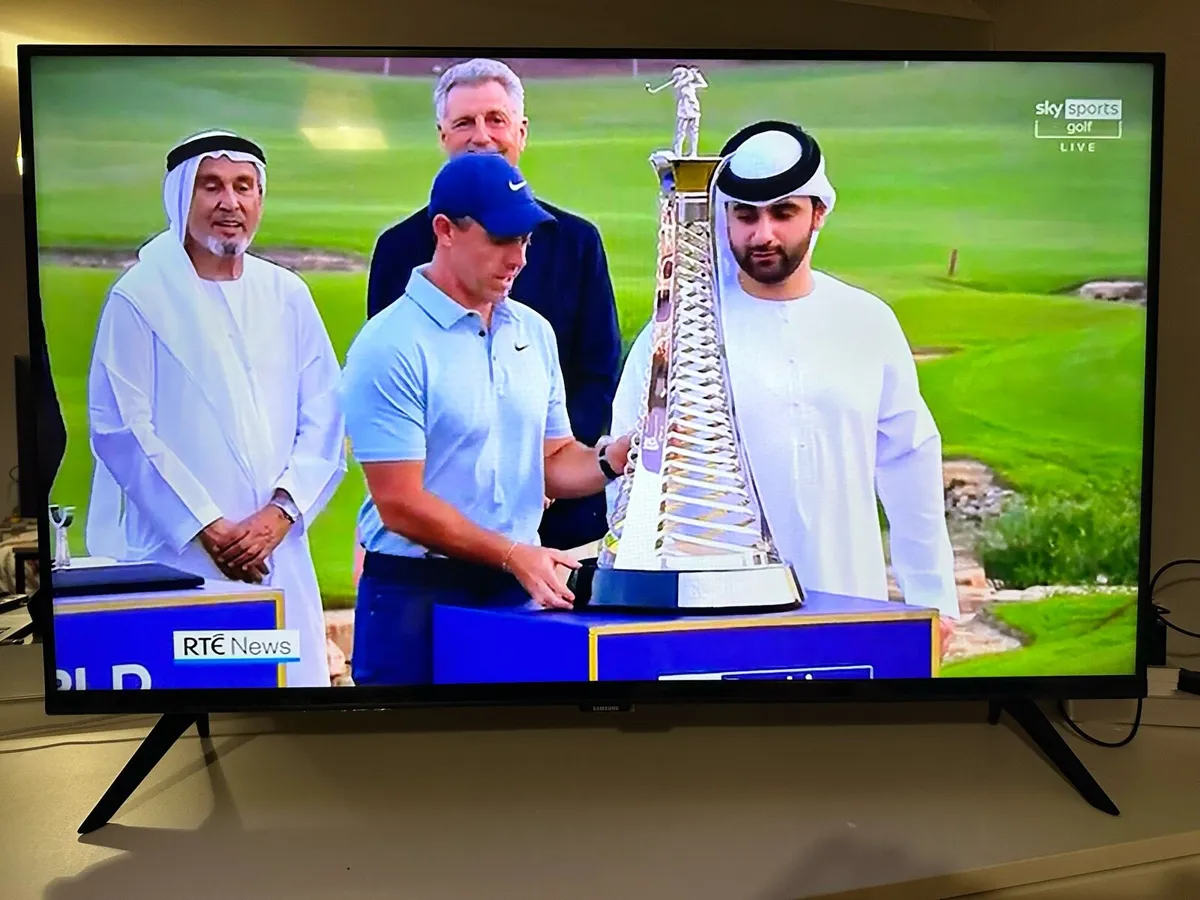 Samsung 43" CU7000 4K Smart TV - Barely Used! - Image 2