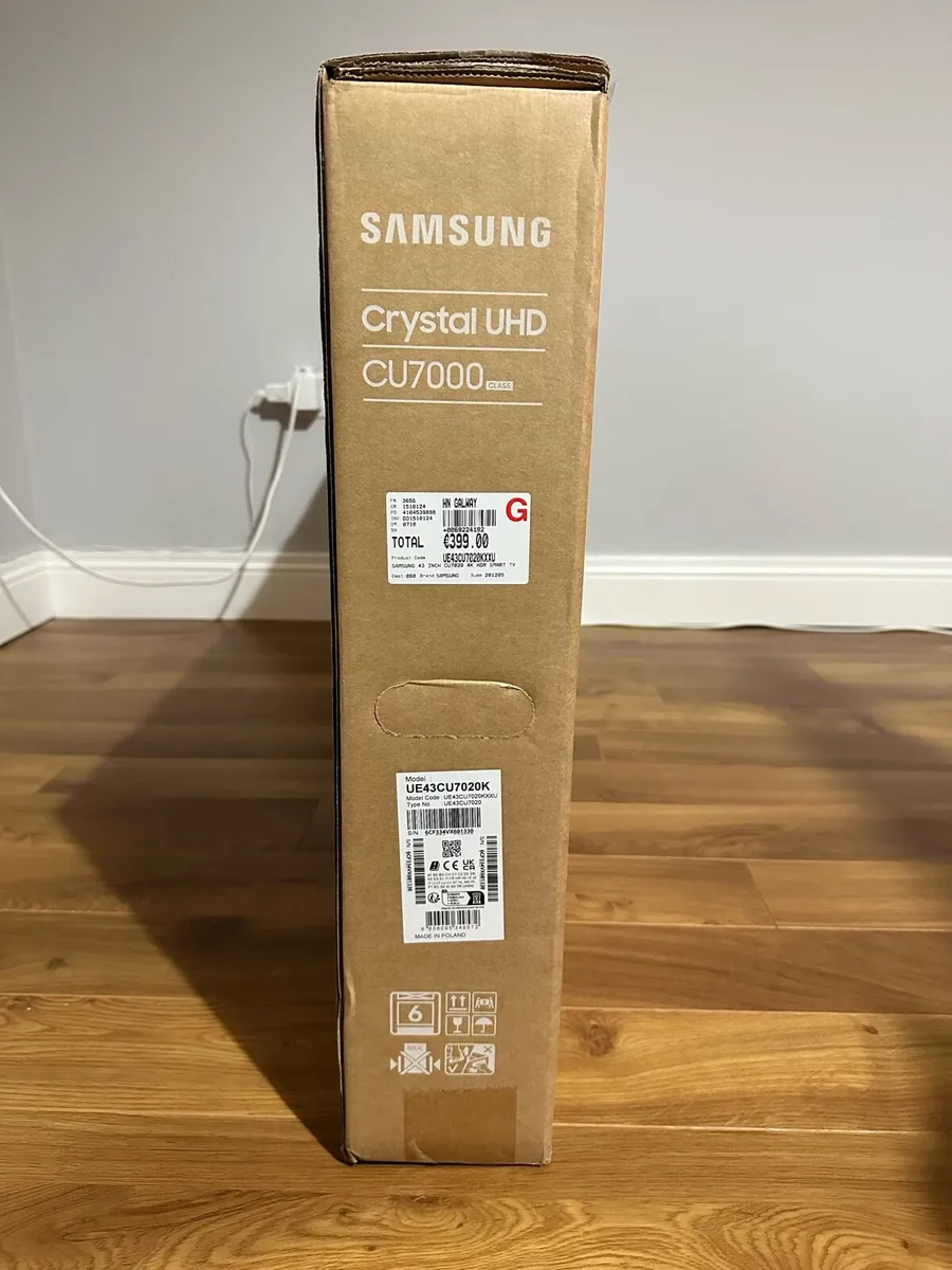 Samsung 43" CU7000 4K Smart TV - Barely Used! - Image 4