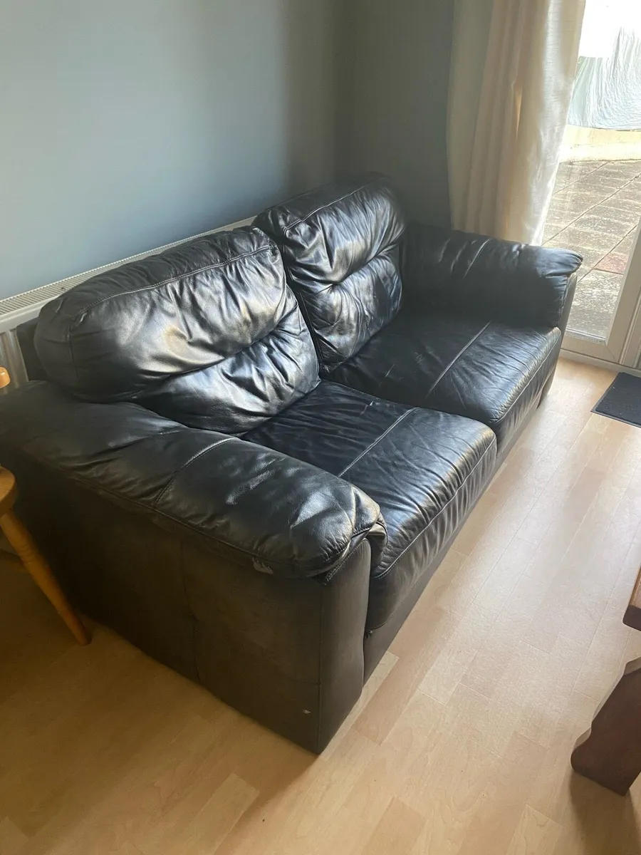Black leather sofa - Image 2