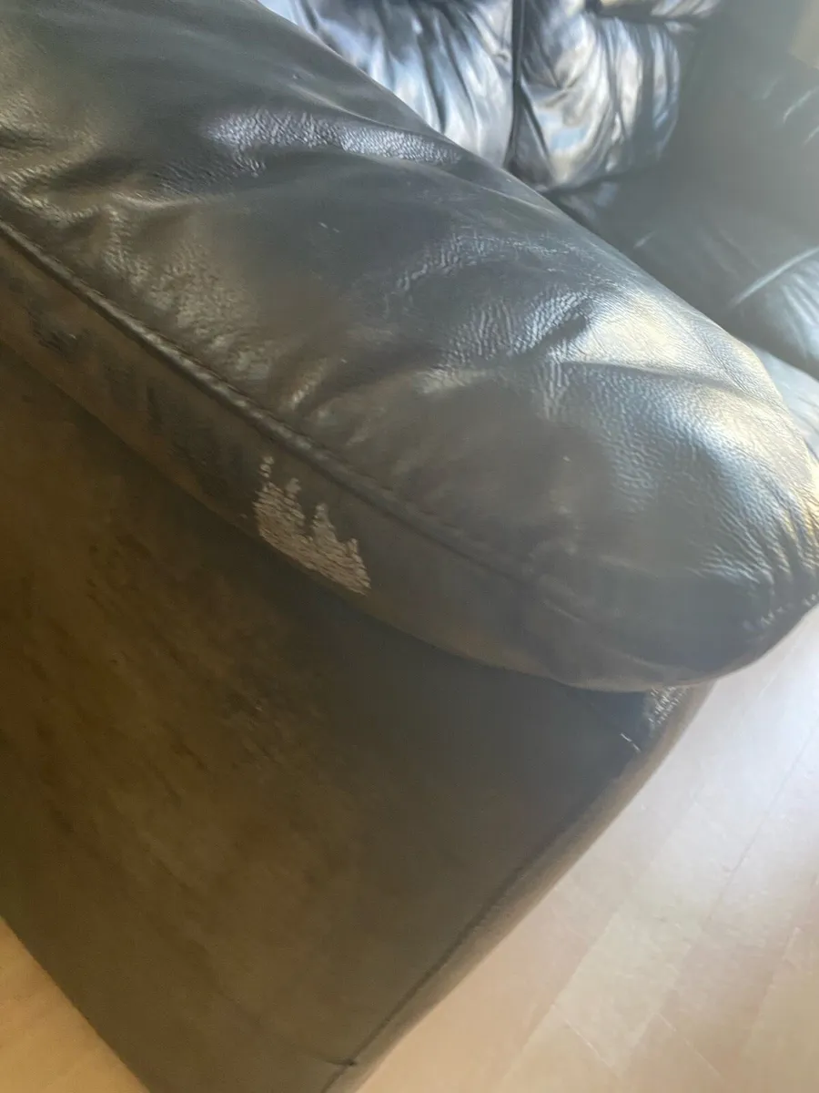 Black leather sofa - Image 3