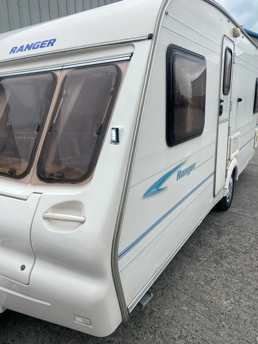 Fixed bed 4 berth caravan - Image 3