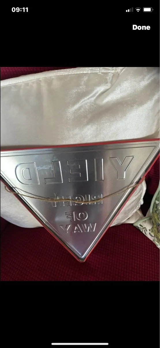 Metal ‘Yield Right of Way’ Sign - Image 2