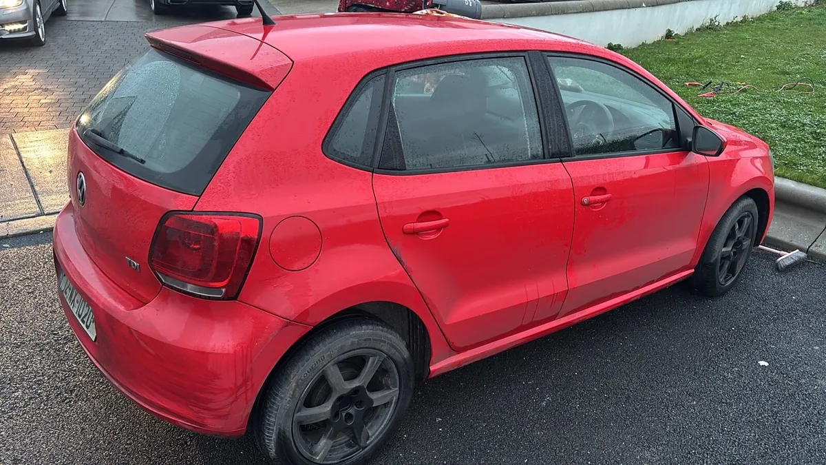 2012 Volkswagen polo - Image 2