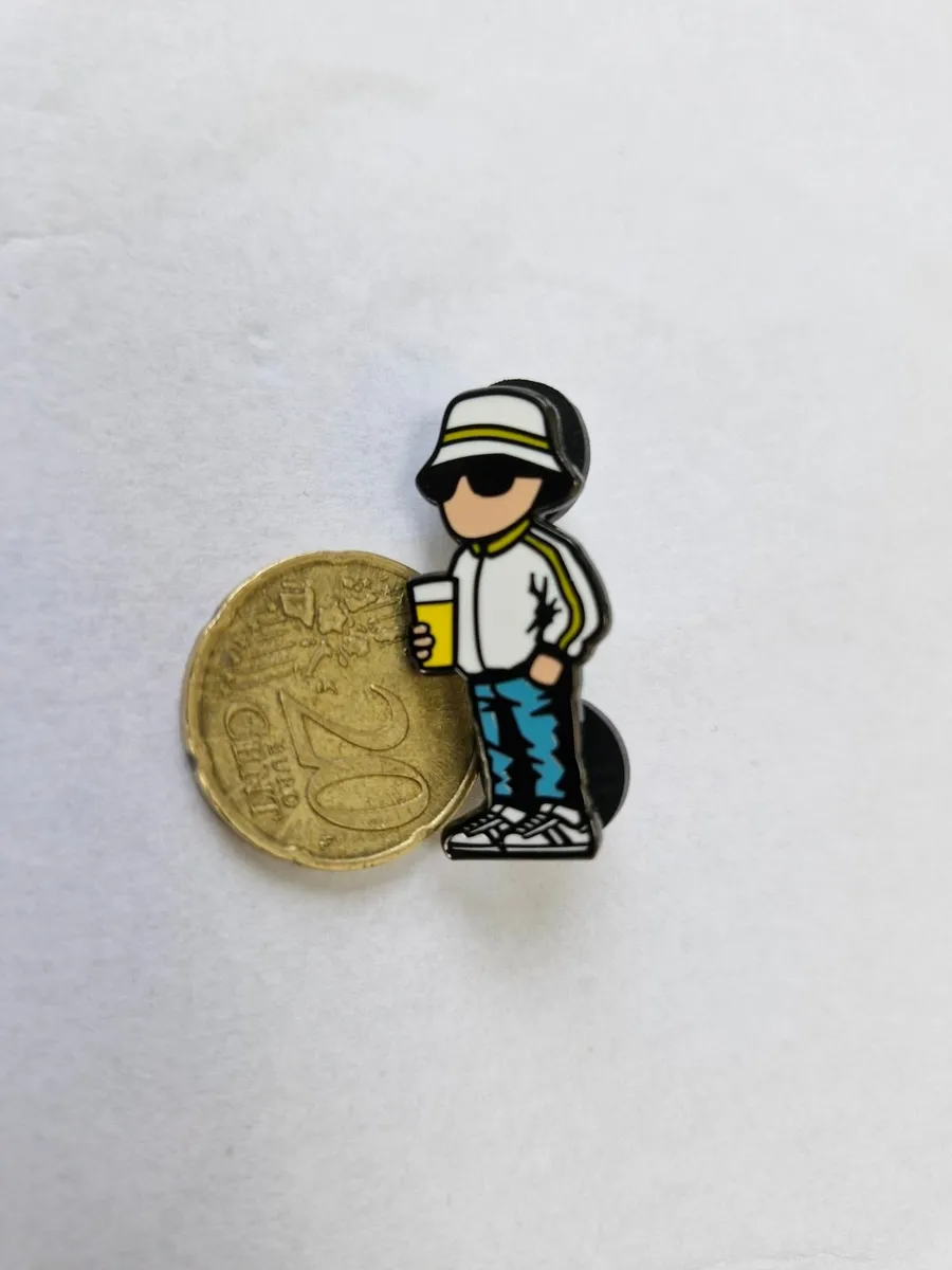 Leeds United limited edition badge - Image 1