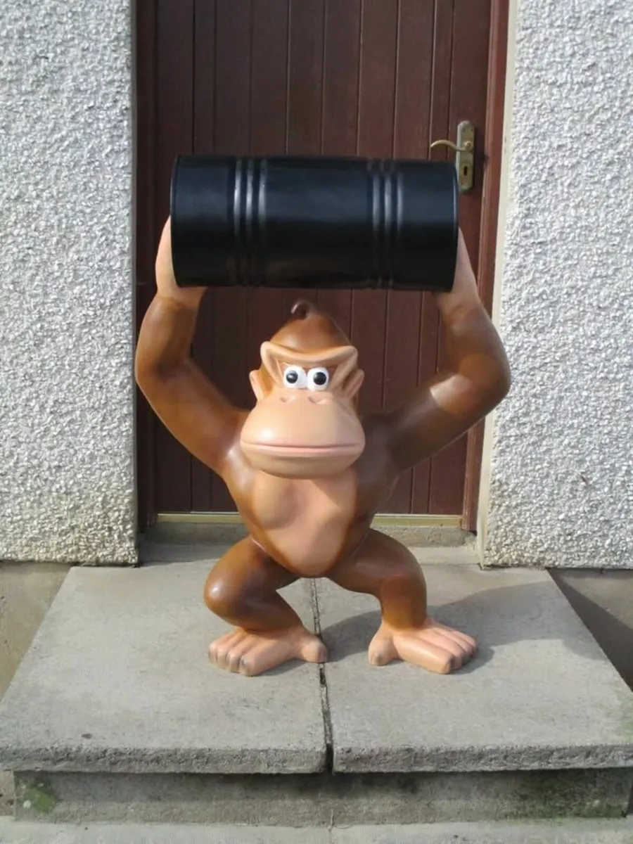 Large Donkey Kong Statue - Image 1