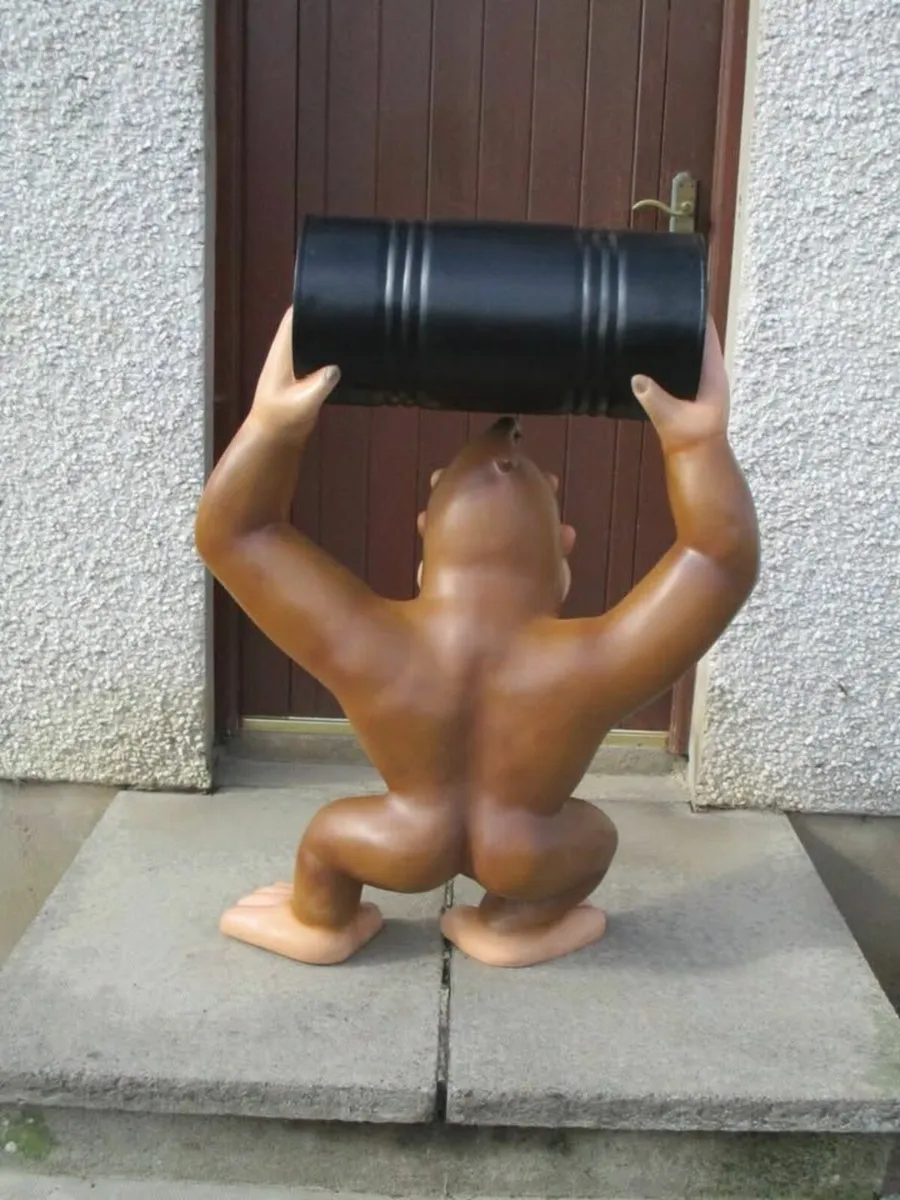 Large Donkey Kong Statue - Image 4
