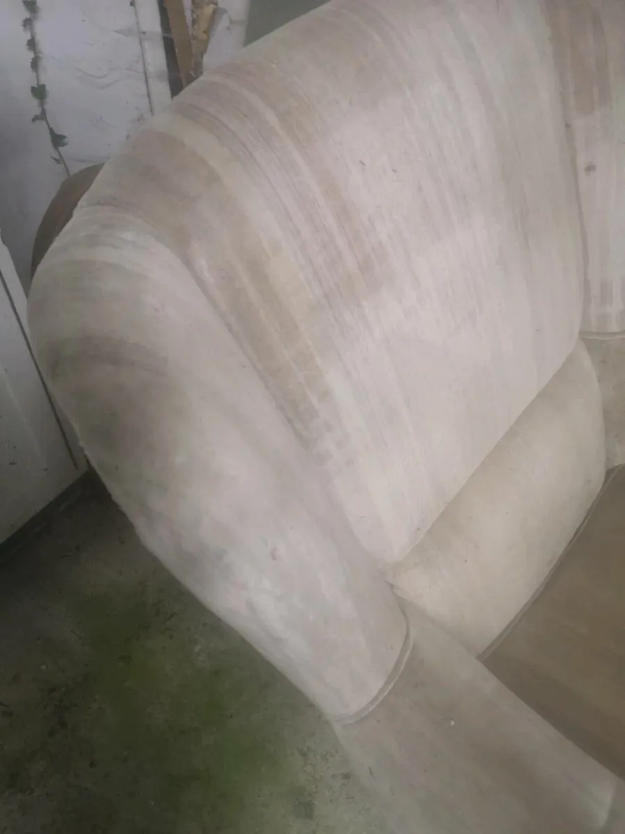 High quality & extremely comfortable Armchair - Image 4