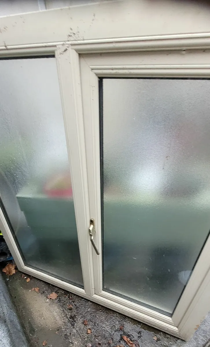 Cream pvc window privacy glass - Image 3