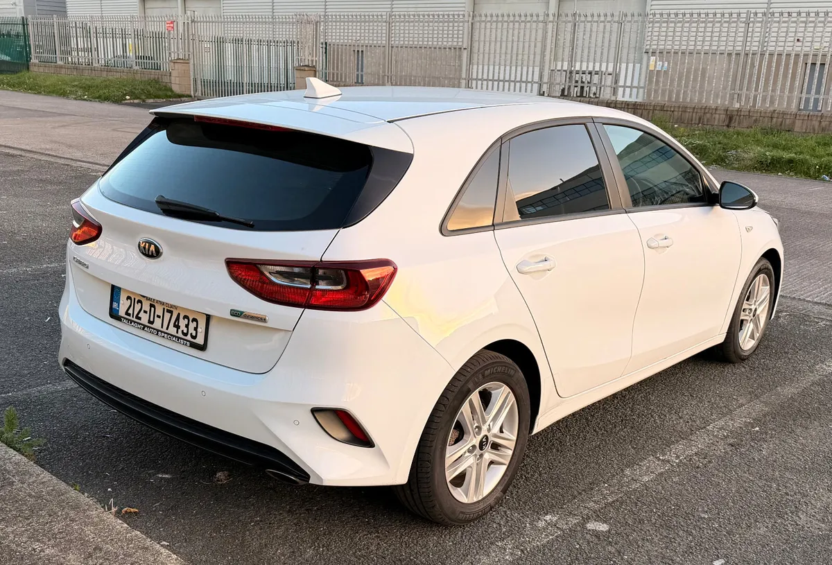 2021 Kia Ceed Commercial - Image 4