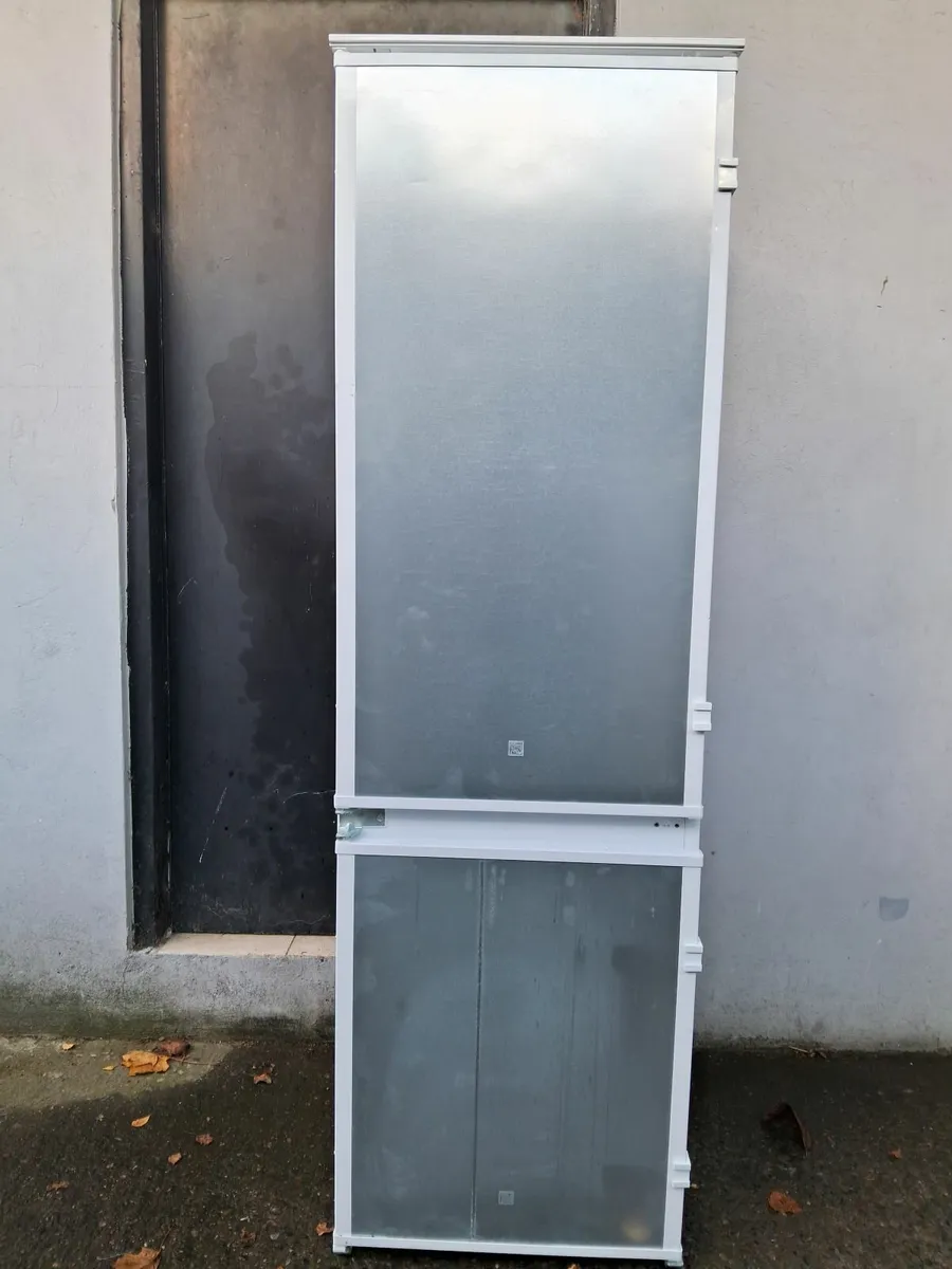 INTEGRETED FRIDGE AND FREEZER - Image 1