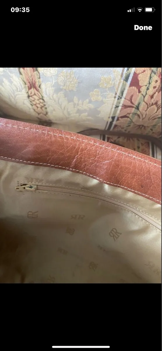 Large Leather Shoulder Bag - Image 4