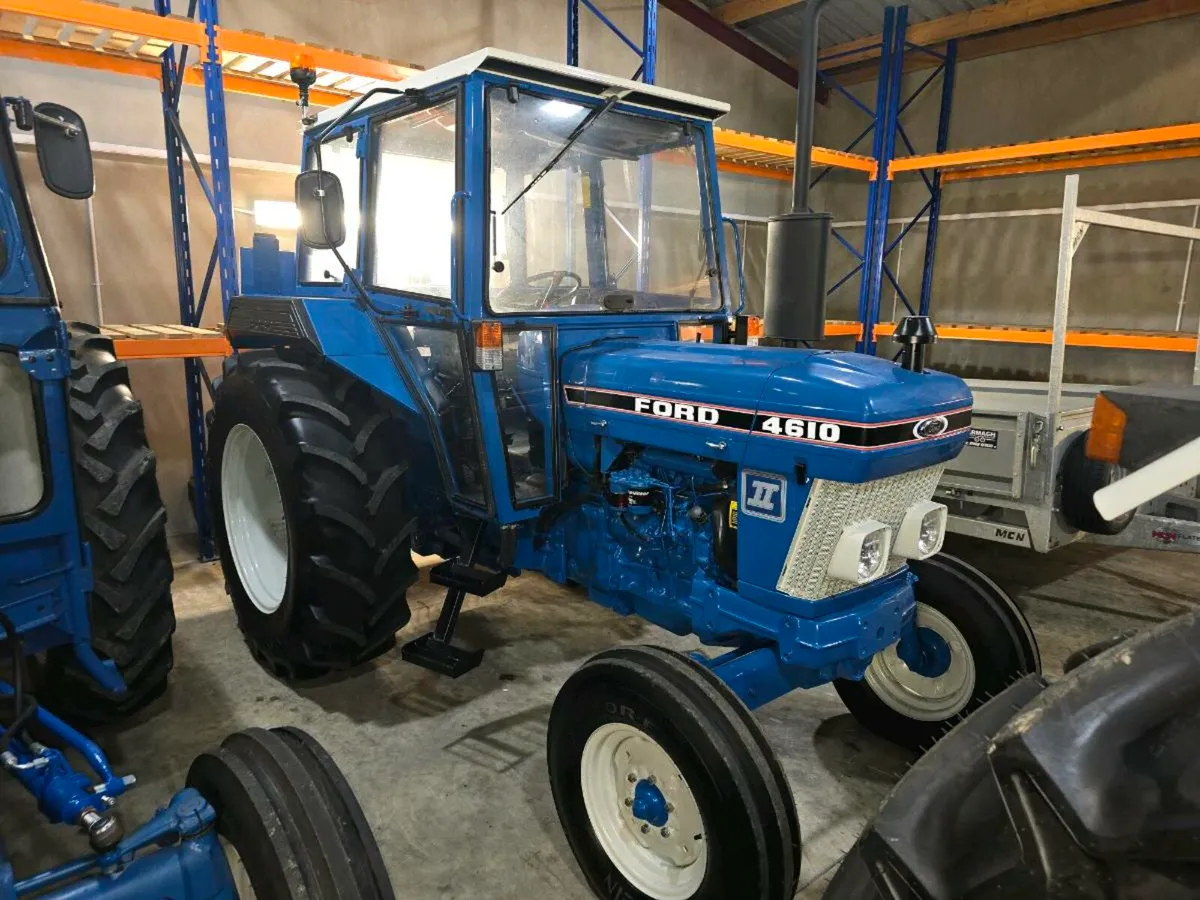 Ford 4610 vintage tractor with cab mint condition - Image 1