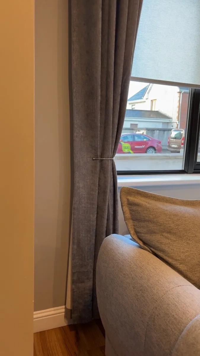 Curtains - Image 3