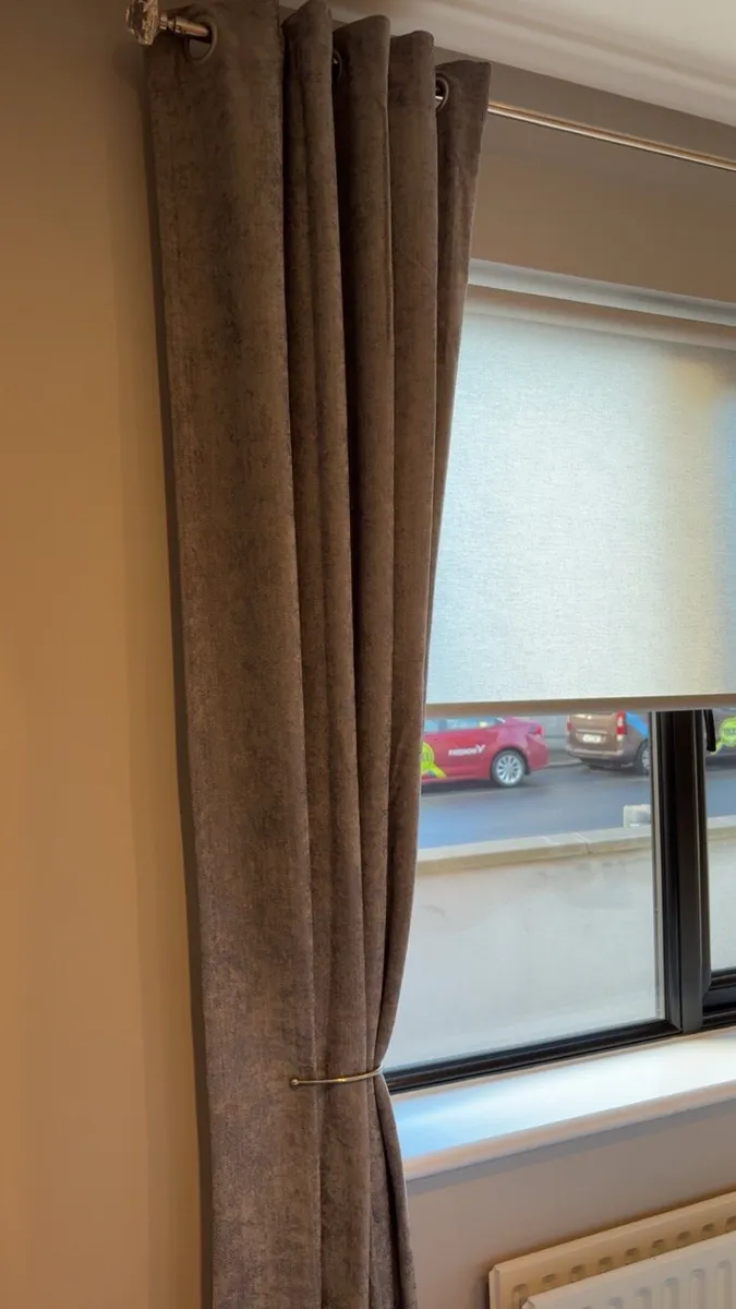 Curtains - Image 4