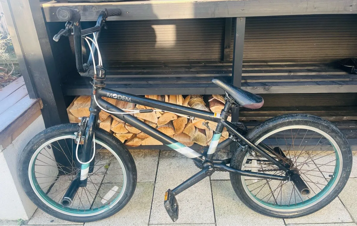 Giant Modem BMX bike - Image 1