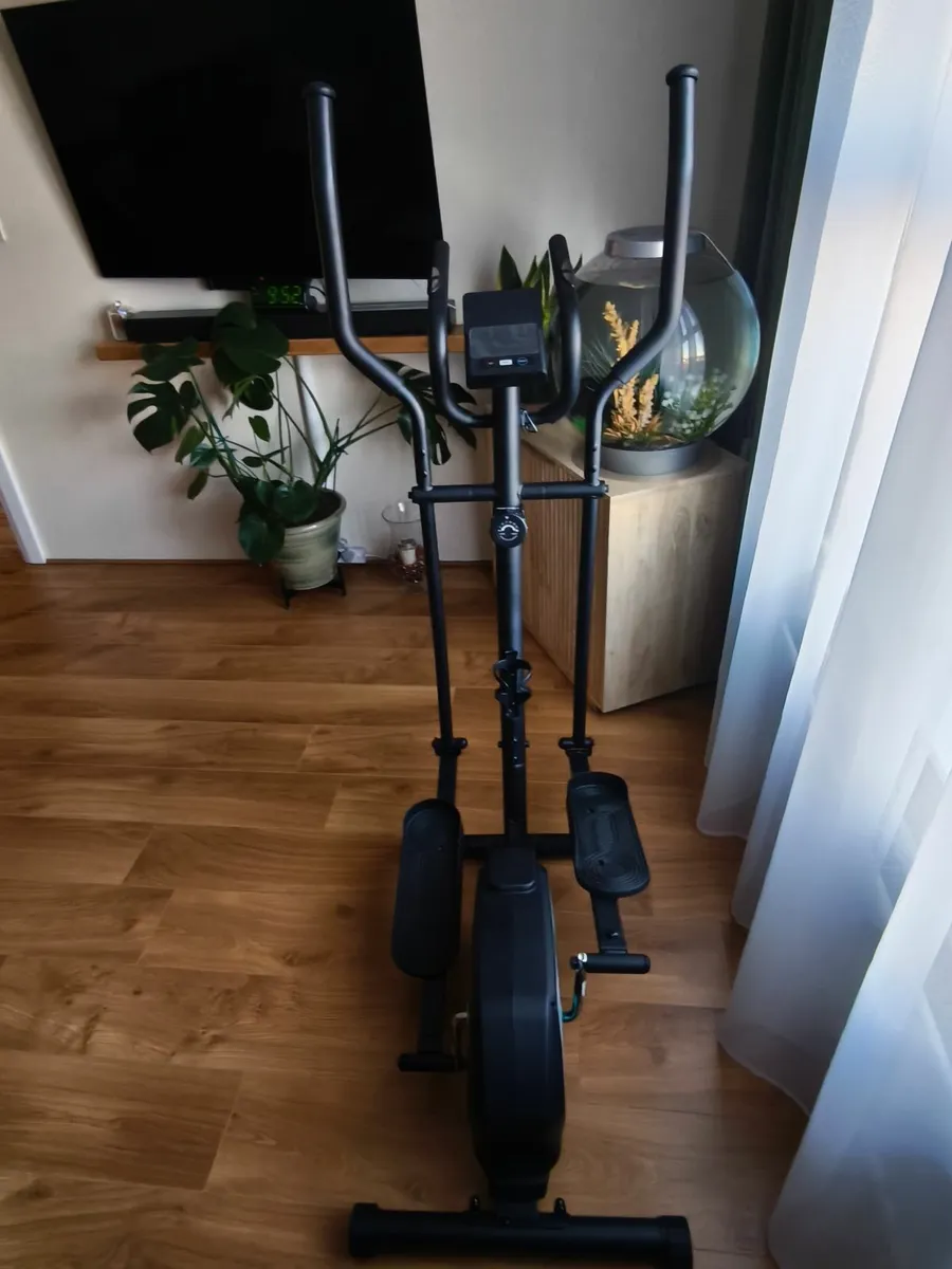 Cross trainer - Image 1