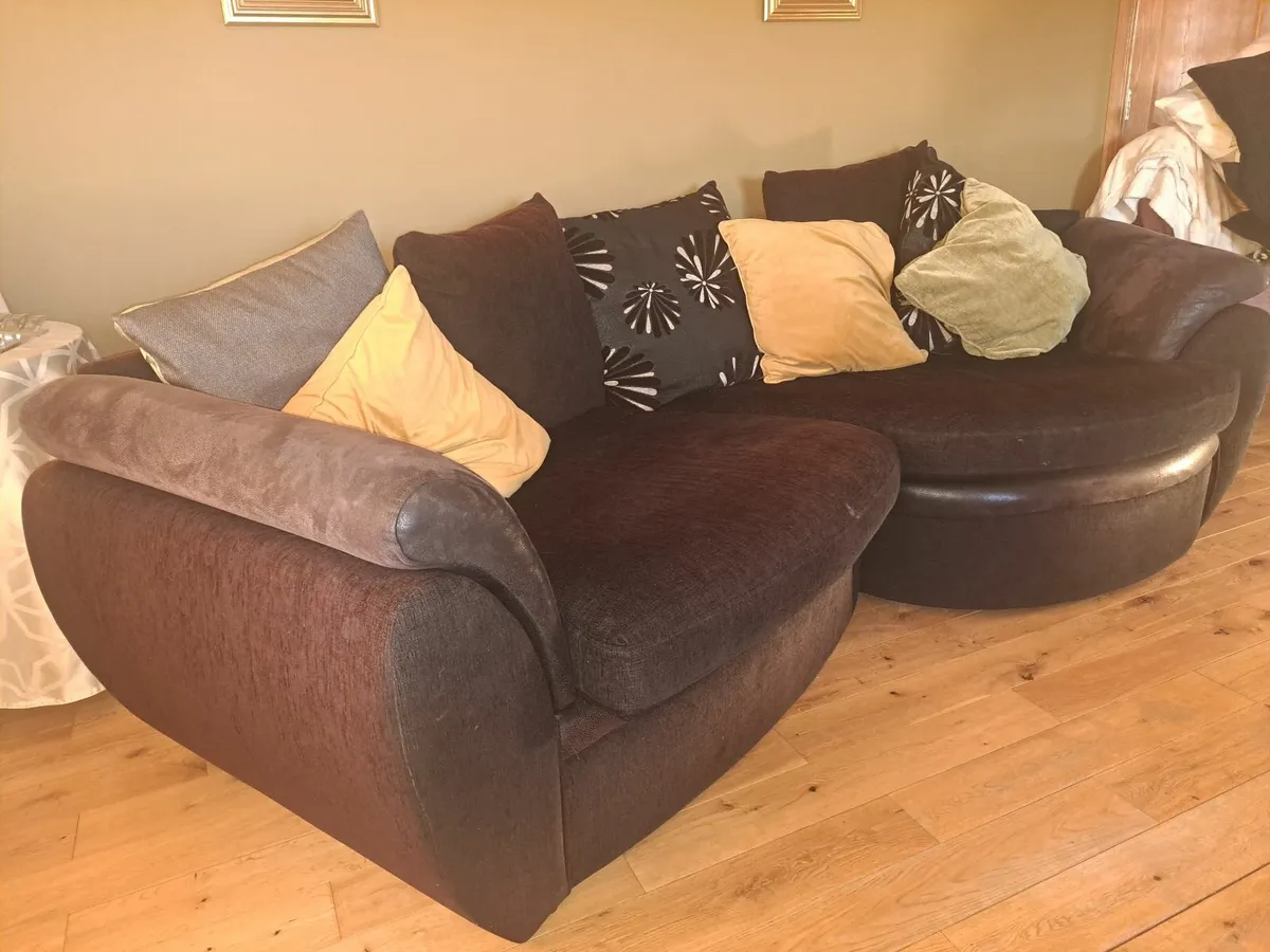 Couch- 4 seater - Image 4