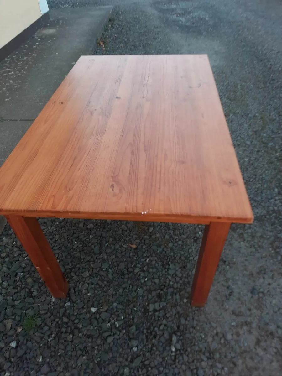 Kitchen table and chairs - Image 2