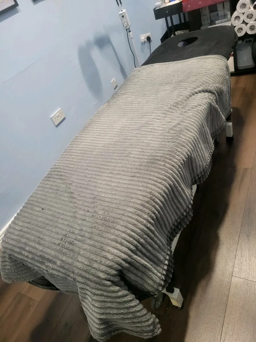 Huntleigh Akron electric physiotherapy/medical cou - Image 2