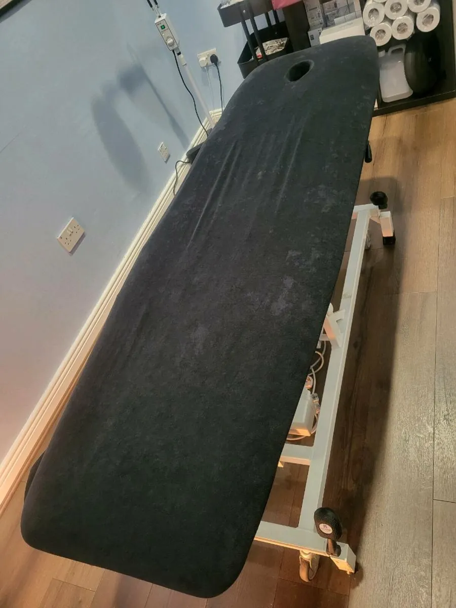 Huntleigh Akron electric physiotherapy/medical cou - Image 1