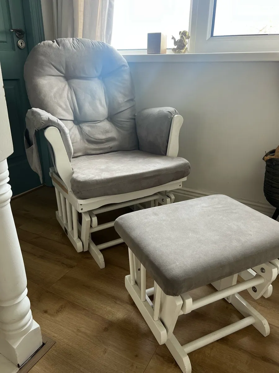 Gulliver changing table + babylo nursery chair - Image 4