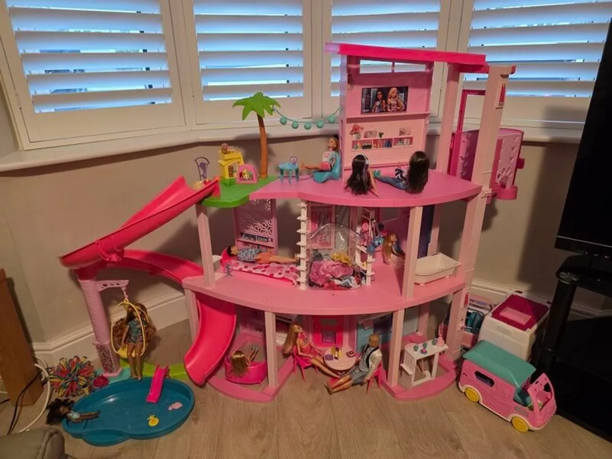 Mint Barbie Dreamhouse with loads of Extras - Image 1