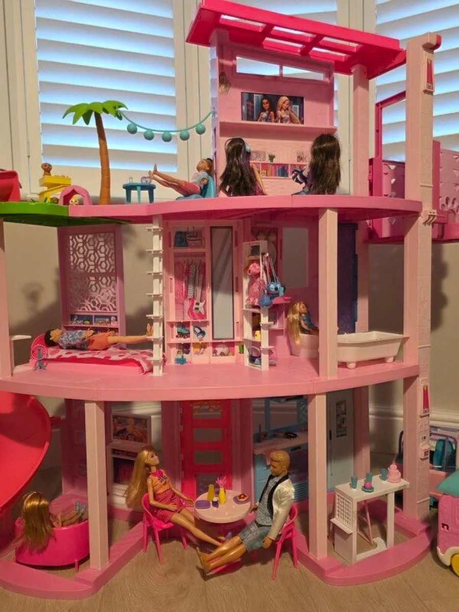 Mint Barbie Dreamhouse with loads of Extras - Image 4