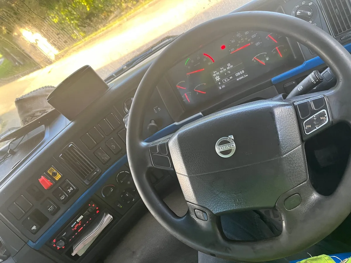 2012 volvo FMX tipper - Image 4