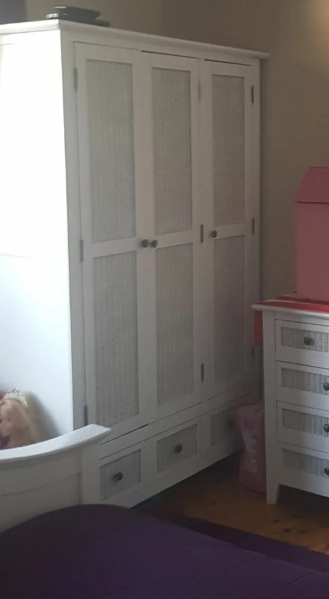 Wardrobe and drawer set - Image 4