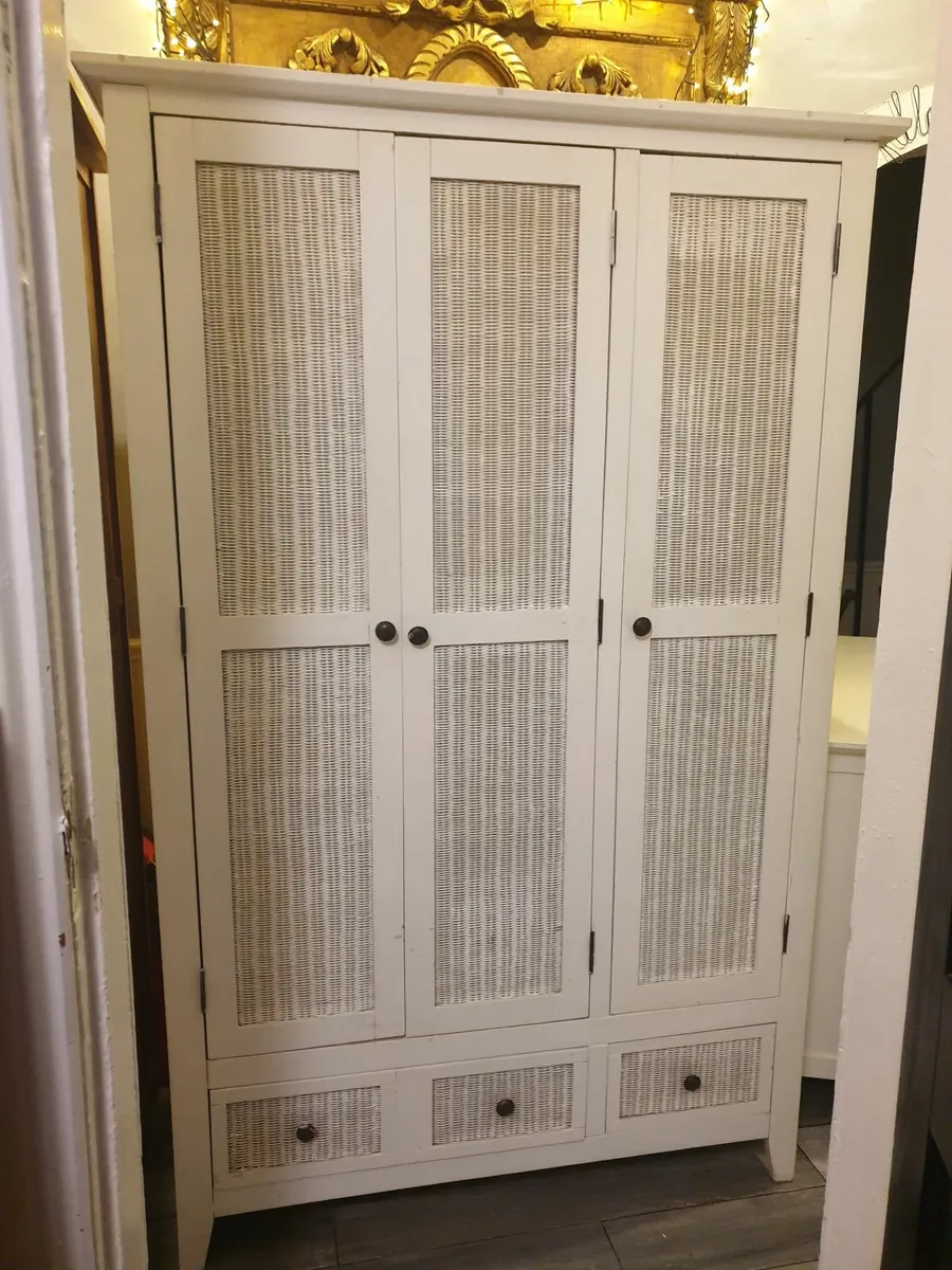 Wardrobe and drawer set - Image 1