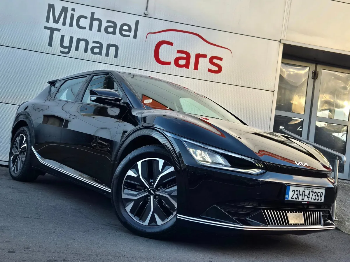 2023 Kia EV6 Air, CarPLay, Camera, 19" Alloys - Image 2