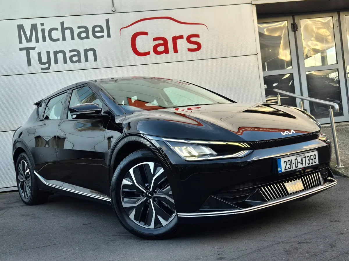 2023 Kia EV6 Air, CarPLay, Camera, 19" Alloys - Image 4