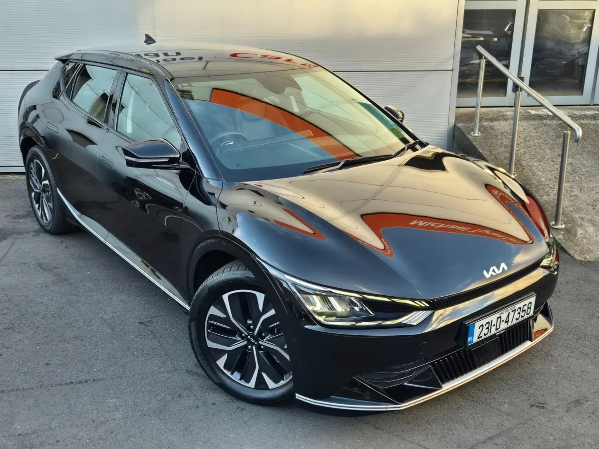 2023 Kia EV6 Air, CarPLay, Camera, 19" Alloys - Image 3