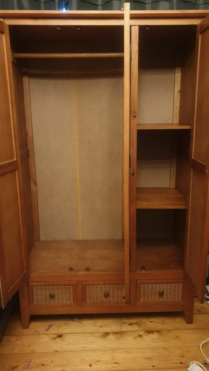 Wardrobe and drawer set - Image 3