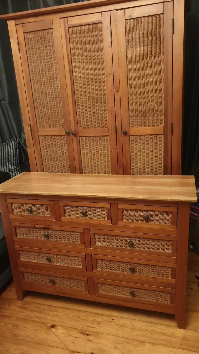 Wardrobe and drawer set - Image 1