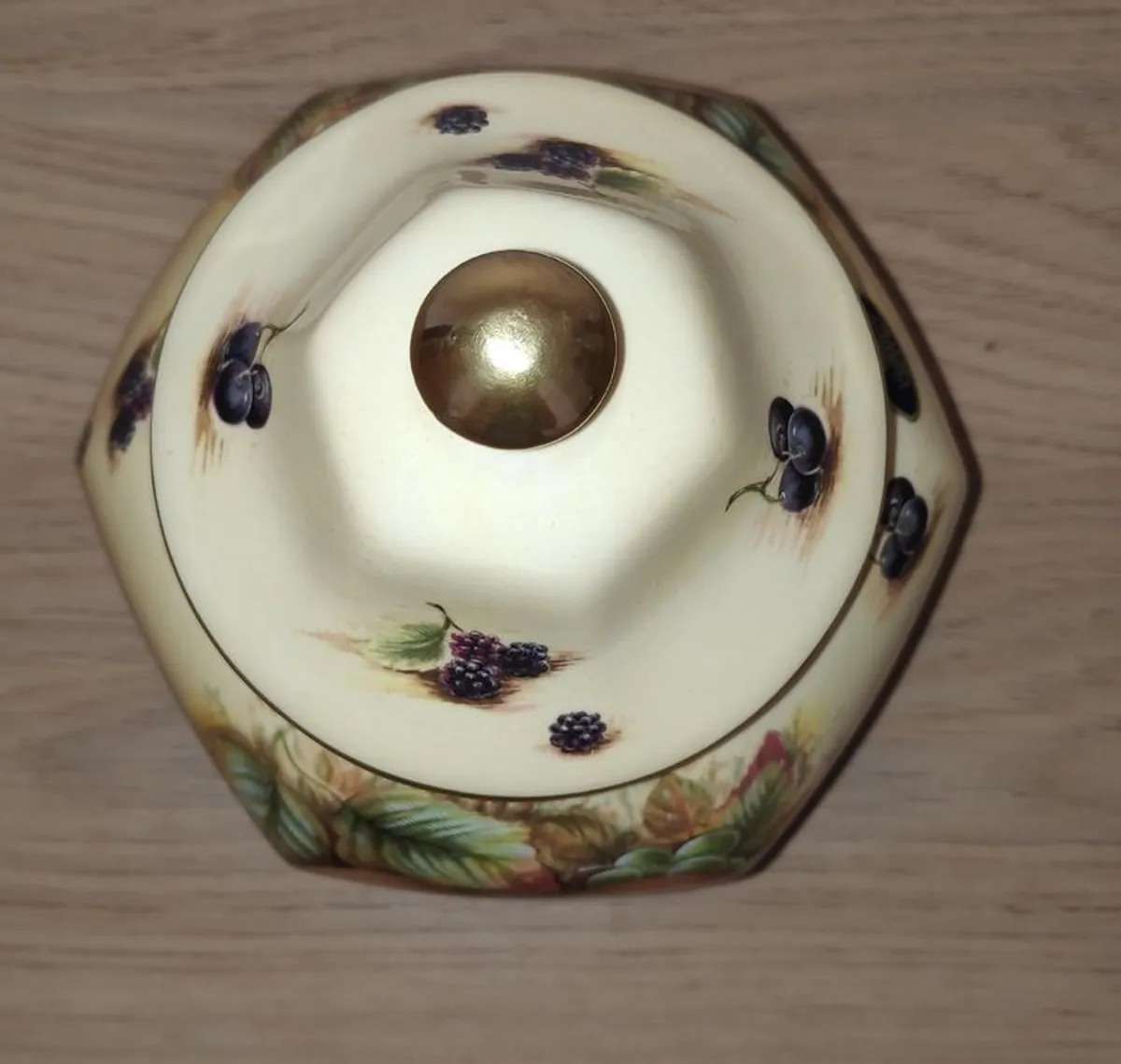 Aynsley Orchard Gold lidded jar hexagonal base, H 15,5 cm - Image 2