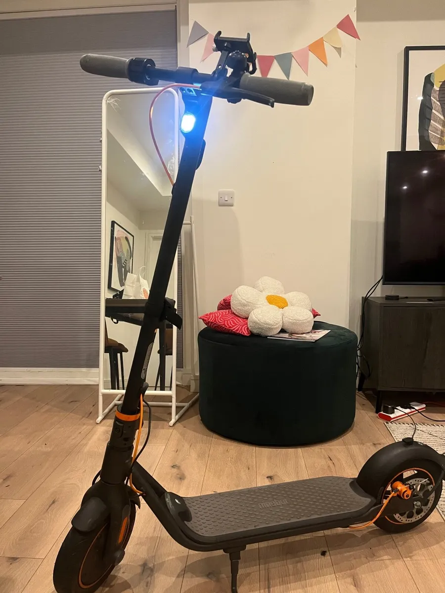 Segway Ninebot F30E Electric Scooter - Image 3