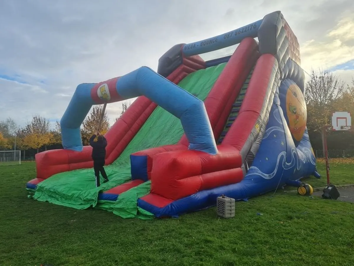 Mega Large Bouncing Castle Slide 26ft tall - Image 1