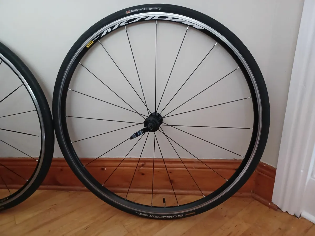 Mavic AKSIUM Rim brake Wheelset -Used - Image 3