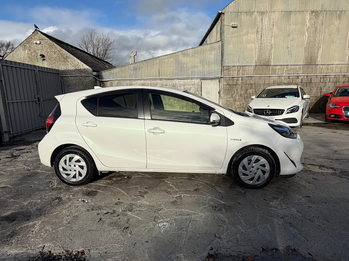 Toyota Aqua 2018 Hybrid - Image 3