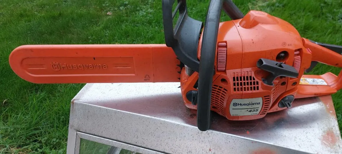 Husqvarna 435 Chainsaw - Image 1