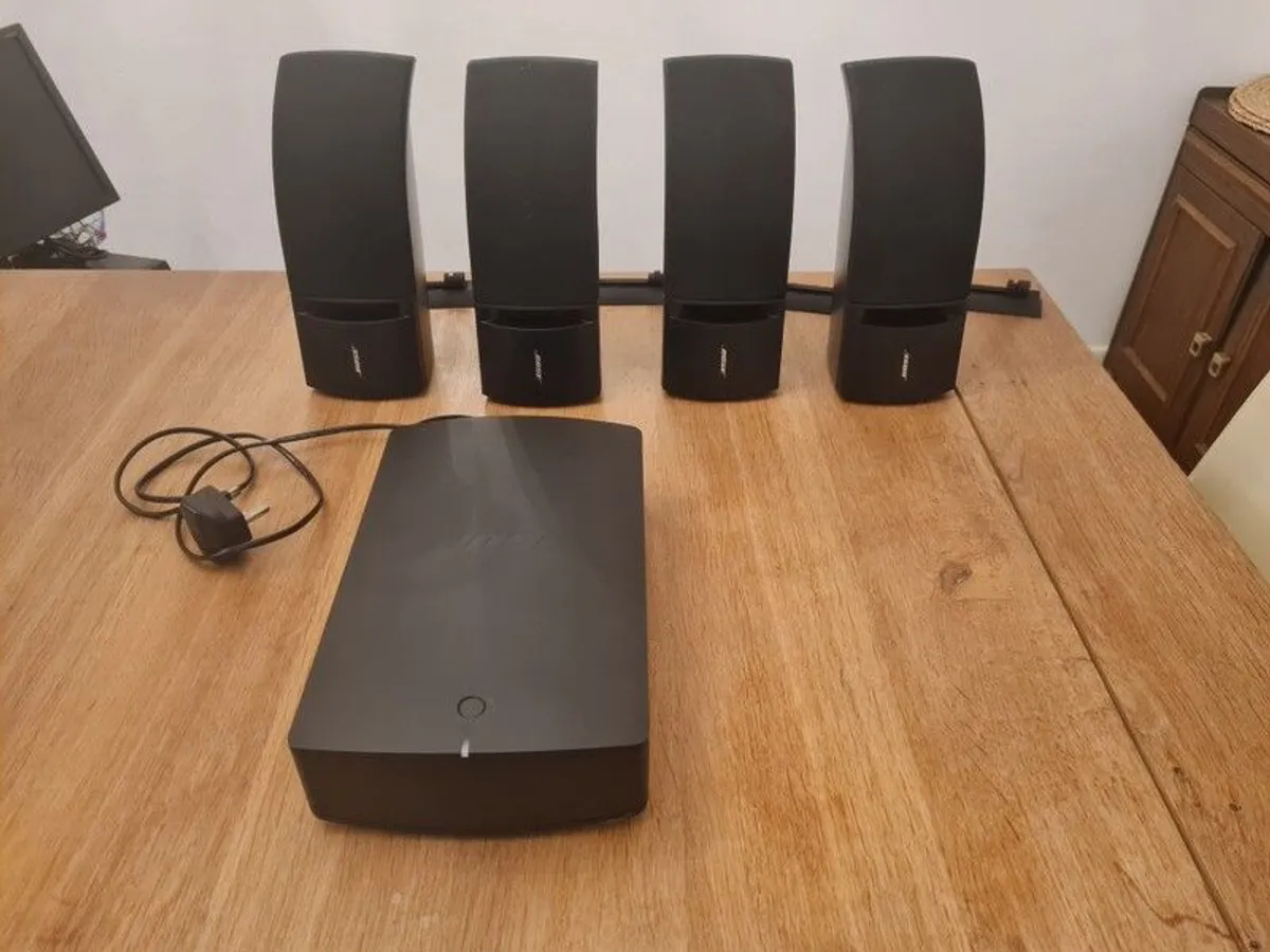 Bose Sound System 4 Speakers and Bose SA-5 Amplifi - Image 1