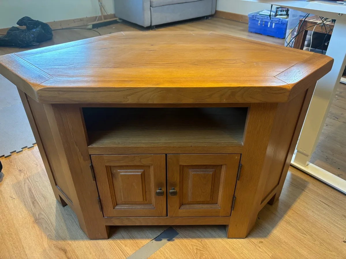 Corner TV table - Image 1