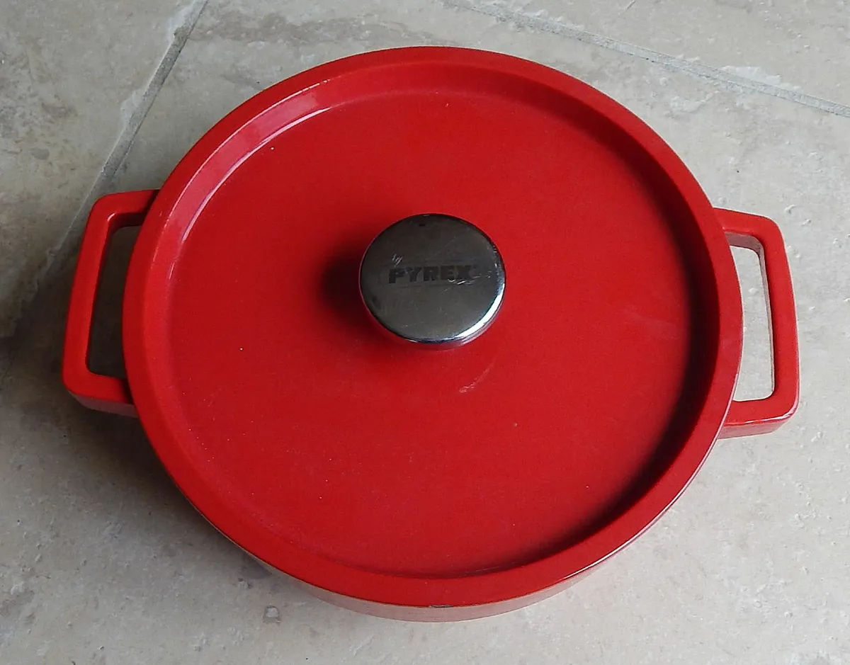 Vintage Round Pyrex Cast Iron & Enamel Cooking Pot - Image 2