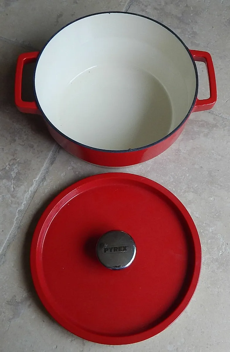 Vintage Round Pyrex Cast Iron & Enamel Cooking Pot - Image 3
