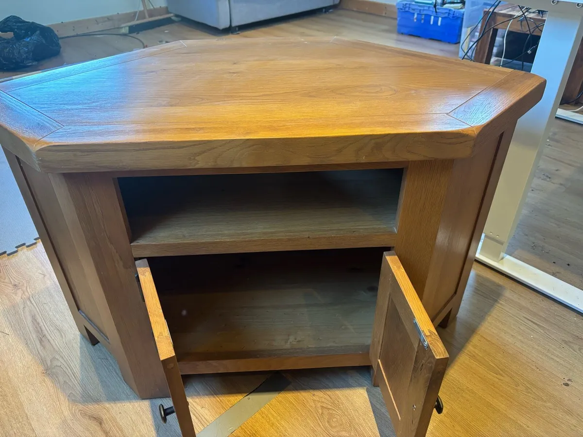 Corner TV table - Image 2