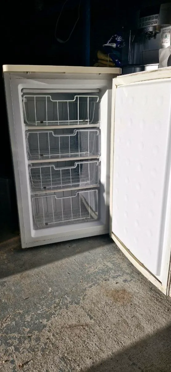 Under counter freezer - Image 2