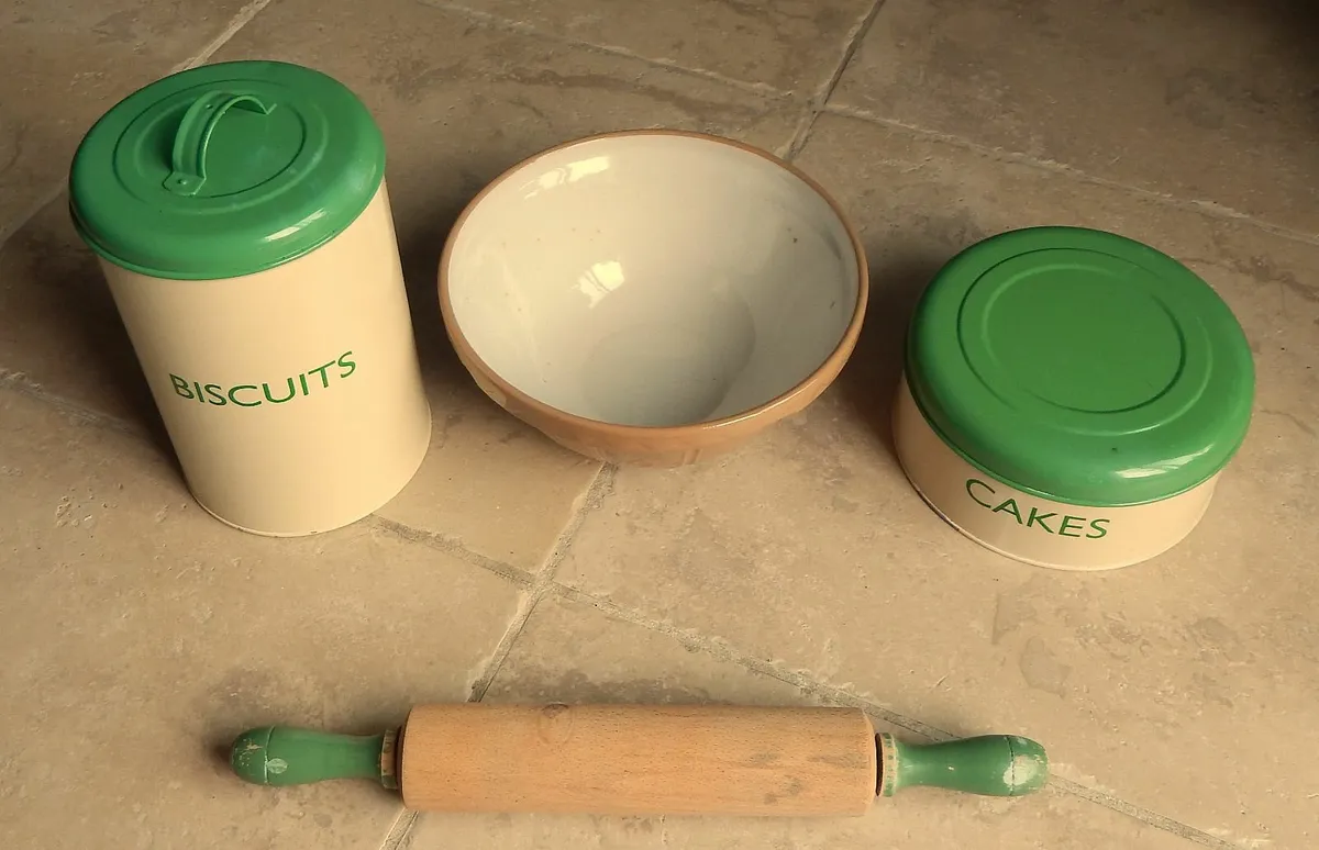 Mason Cash Ceramic Bowl, Enamel Tins & Rolling Pin - Image 2
