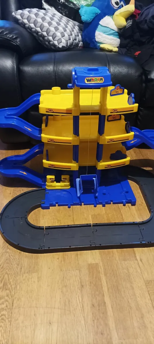 3 Storey Garage for small cars - Image 1